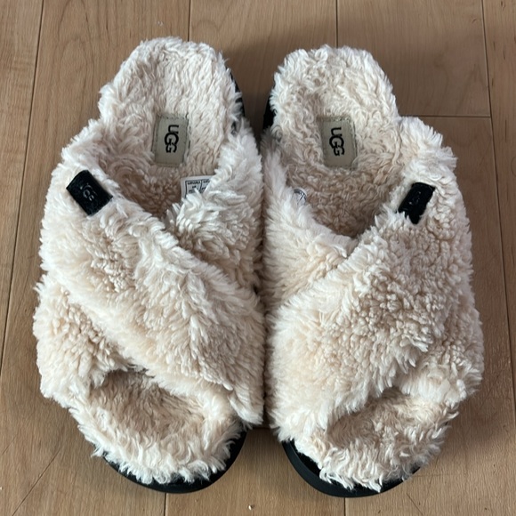 UGG Fuzz Sugar Cross Slide size 7 - Picture 5 of 11